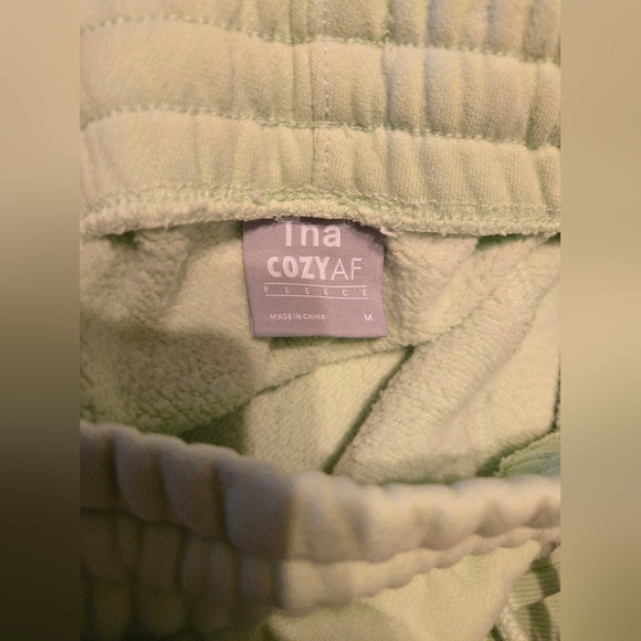 TNA CozyFleece Boyfriend Sweatpants - Picture 3 of 5